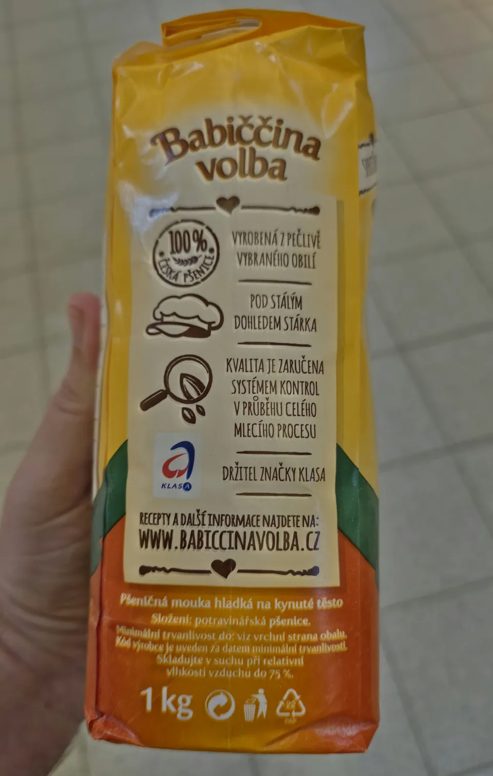 Babiččina volba Hladká mouka na kynuté těsto pšeničná Babiččina volba Hladká mouka na kynuté těsto pšeničná