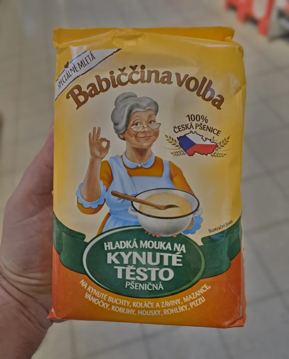 Babiččina volba Hladká mouka na kynuté těsto pšeničná Babiččina volba Hladká mouka na kynuté těsto pšeničná
